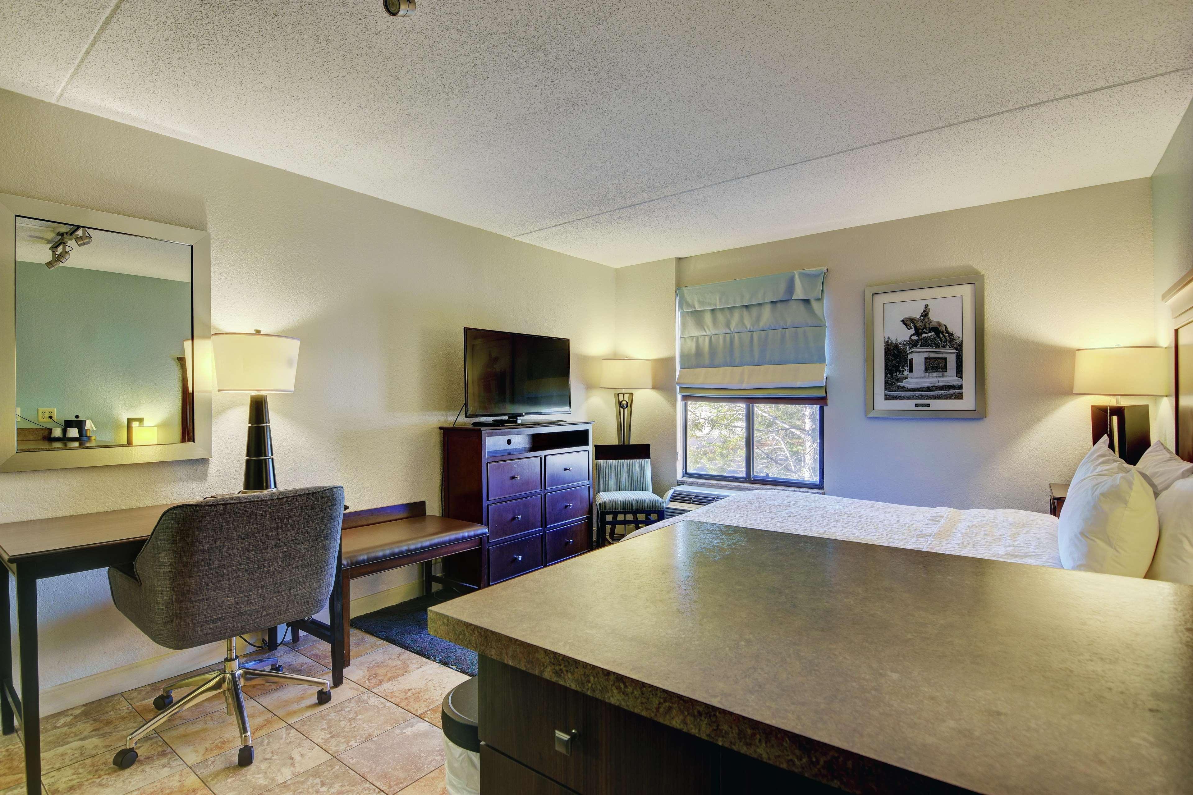 Hampton Inn Portsmouth Central Exterior photo