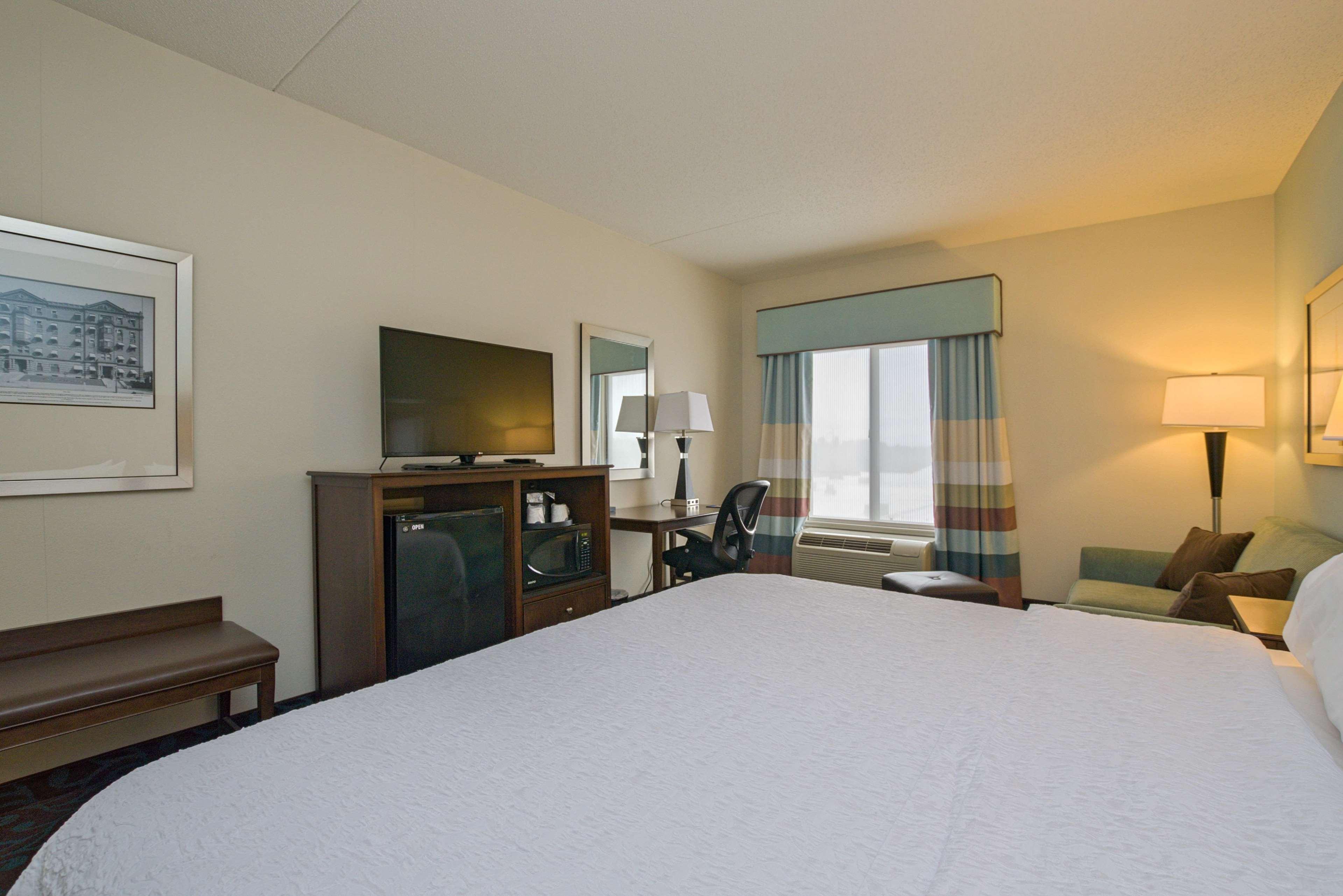 Hampton Inn Portsmouth Central Exterior photo