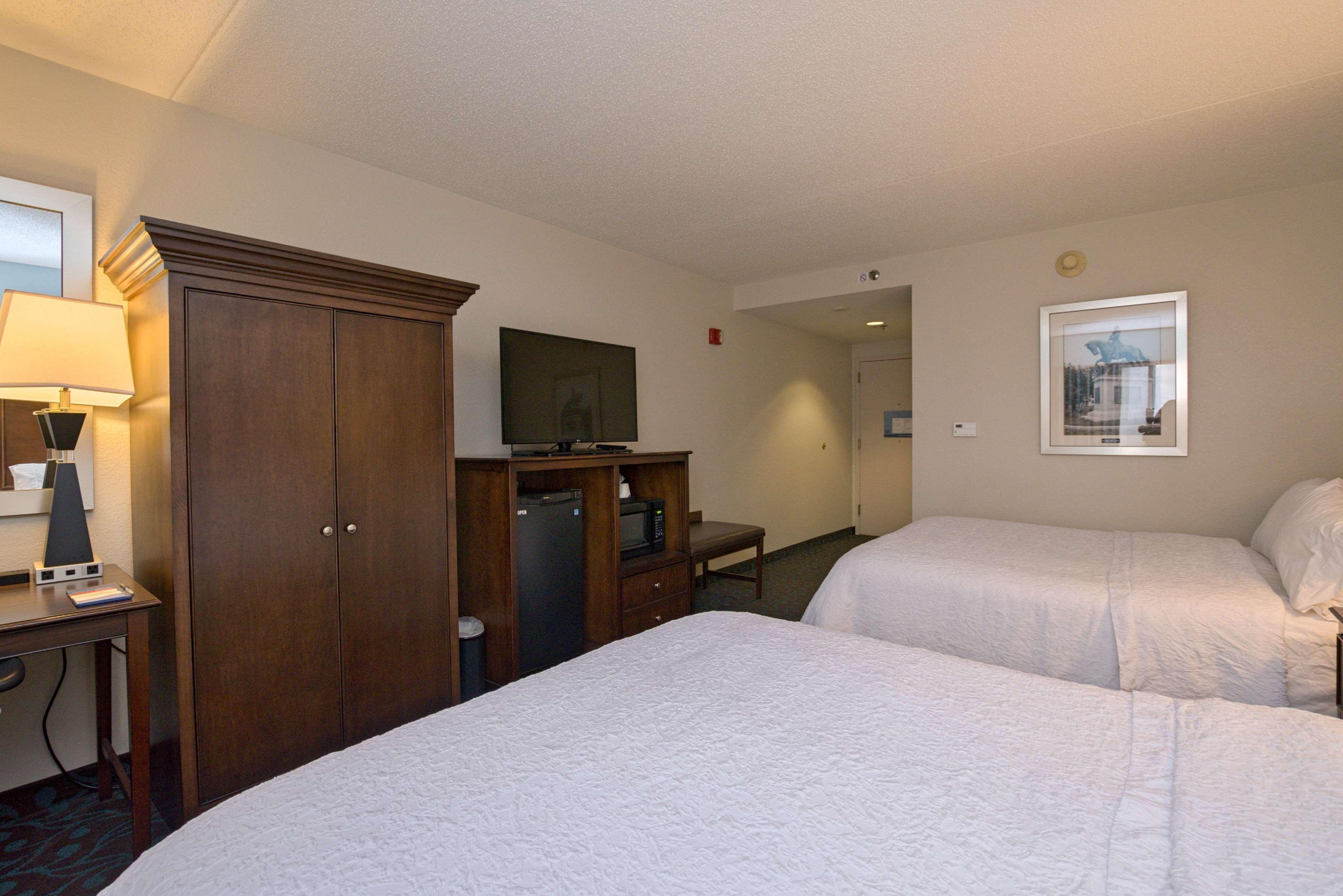 Hampton Inn Portsmouth Central Exterior photo