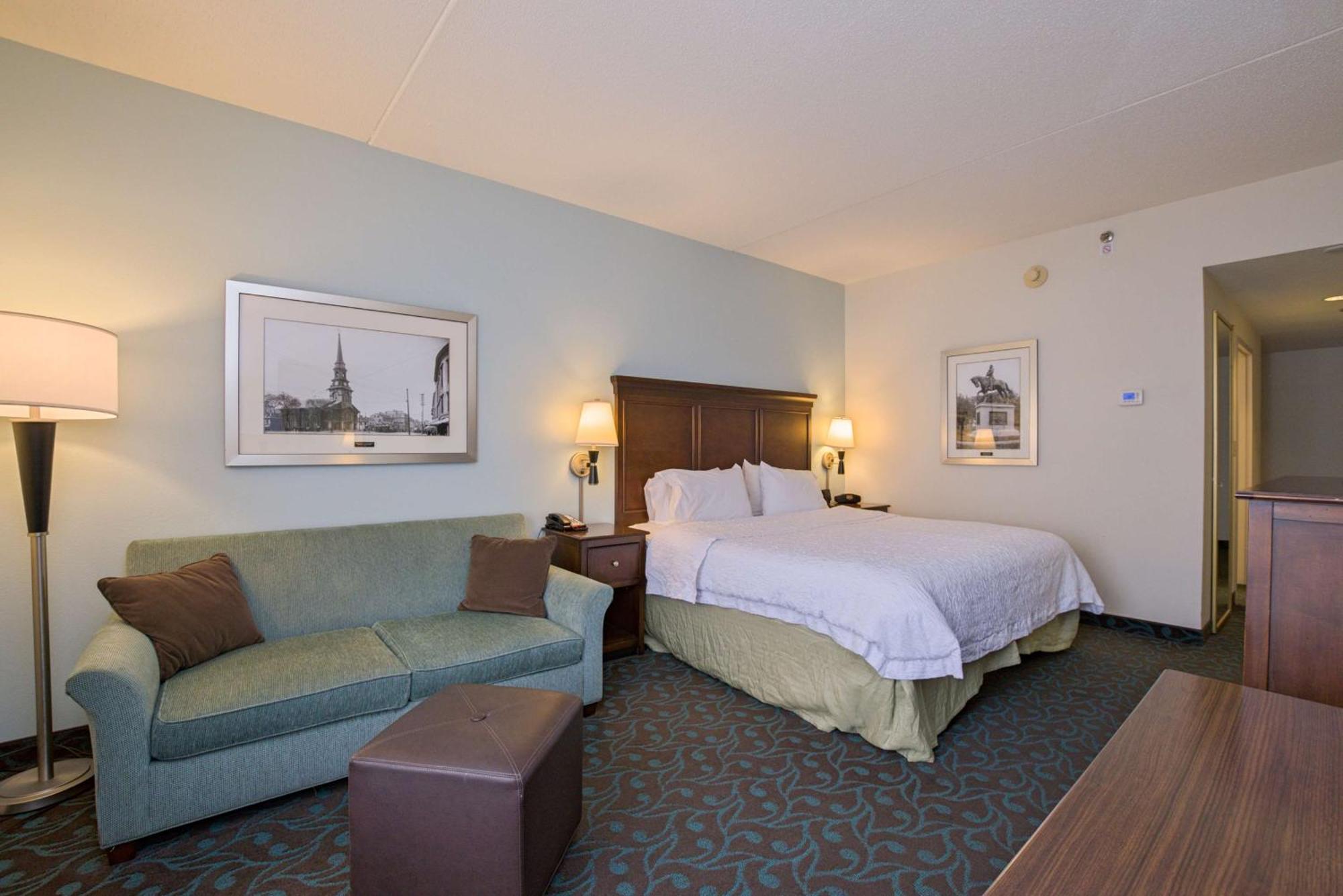 Hampton Inn Portsmouth Central Exterior photo