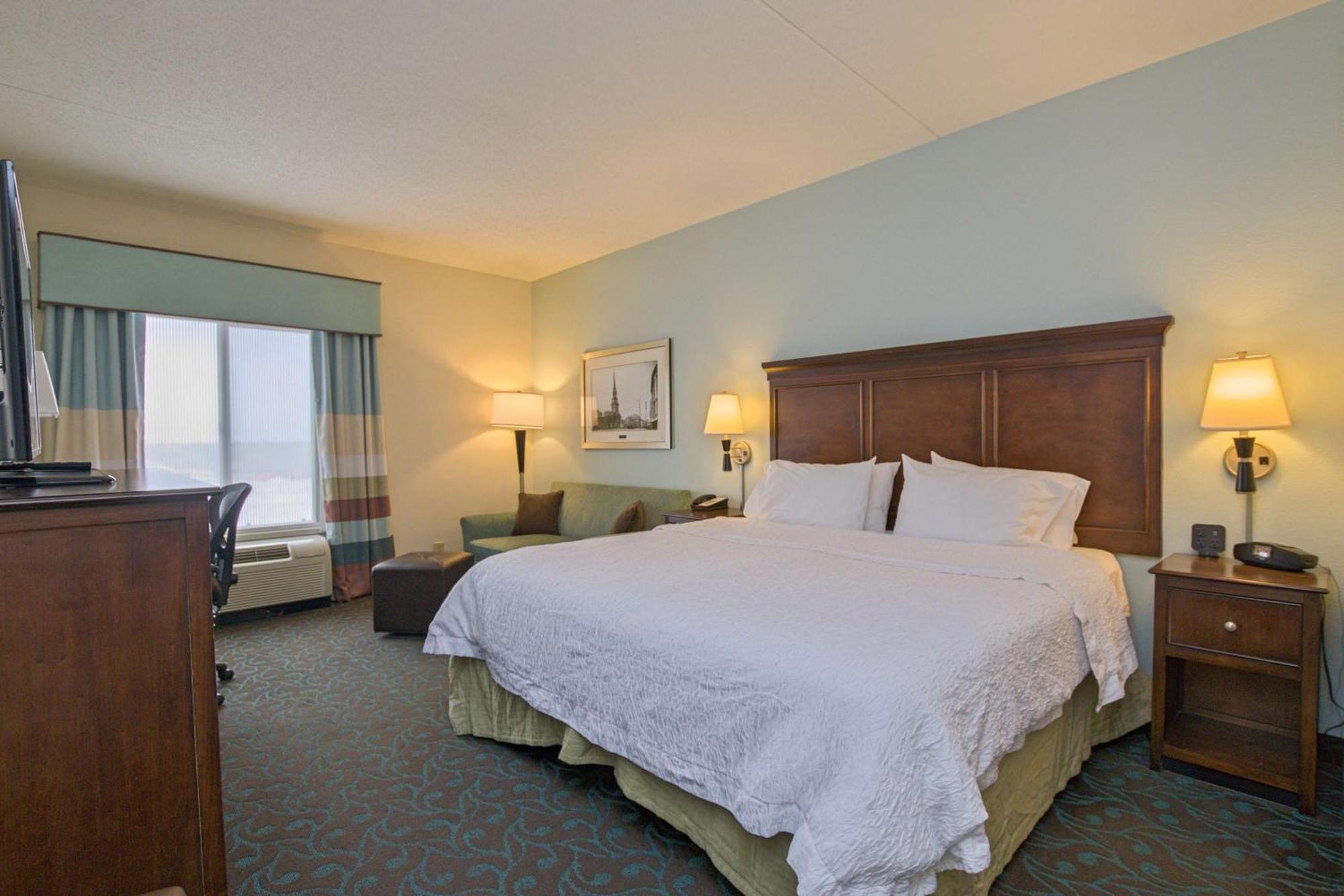 Hampton Inn Portsmouth Central Exterior photo