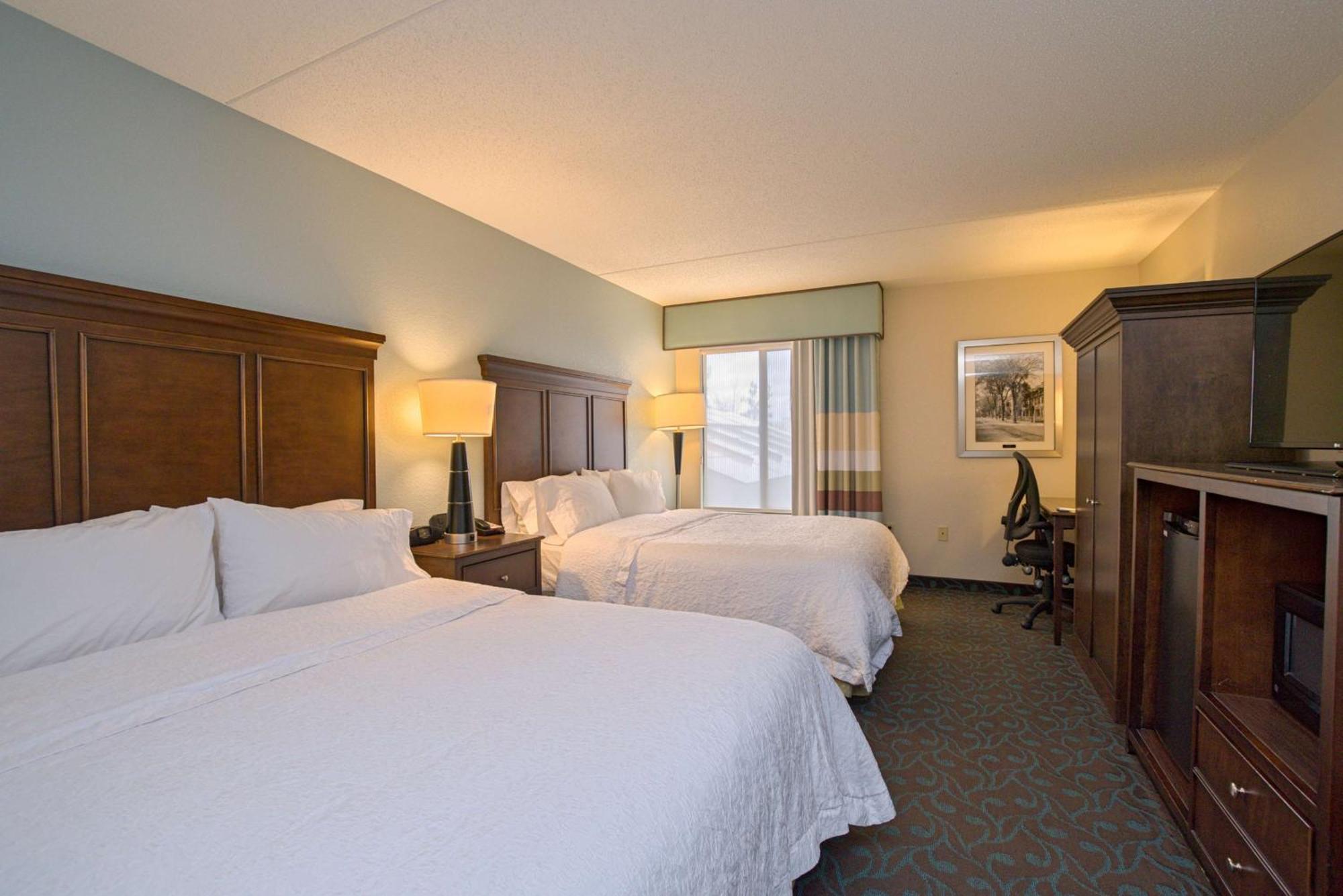 Hampton Inn Portsmouth Central Exterior photo