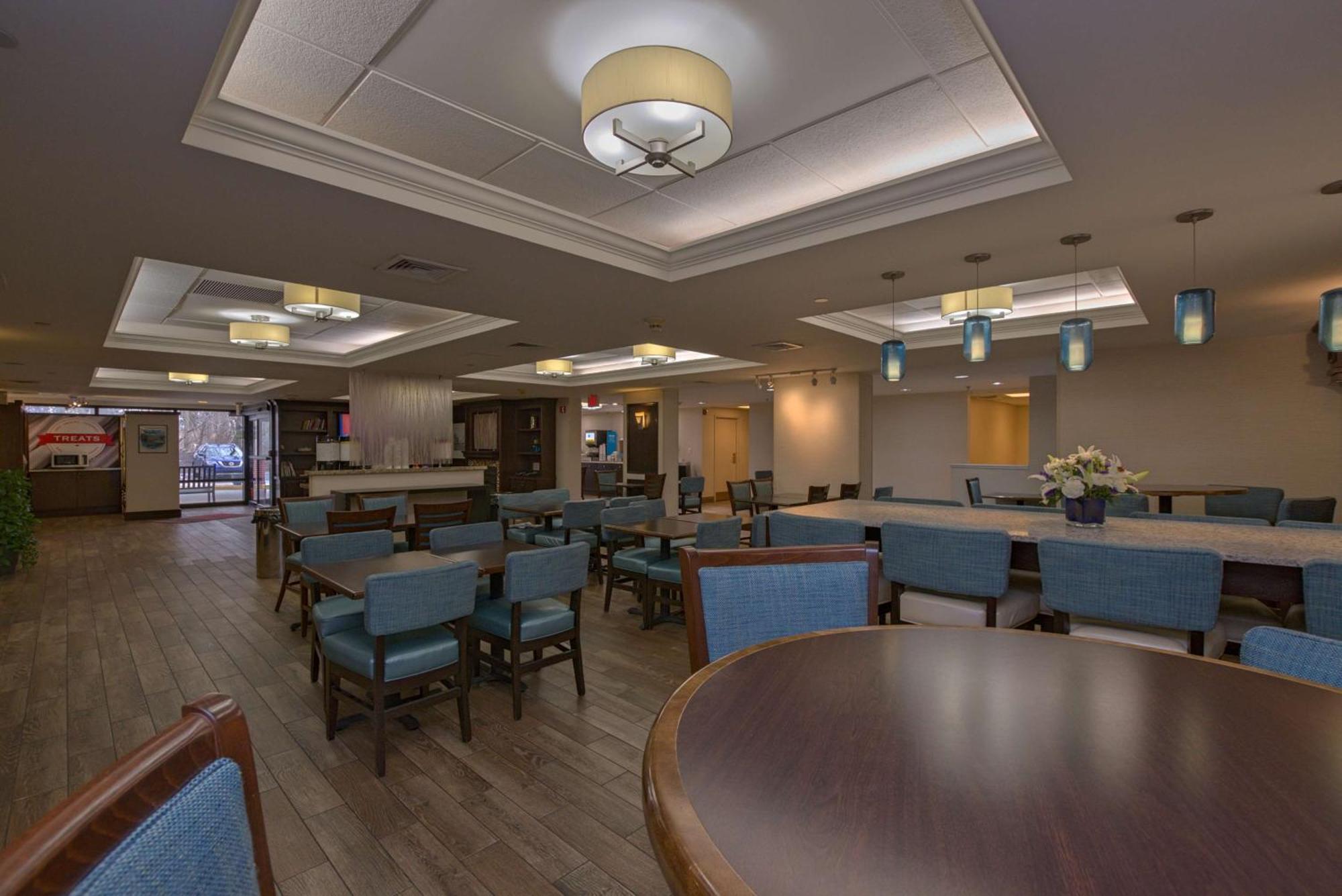 Hampton Inn Portsmouth Central Exterior photo