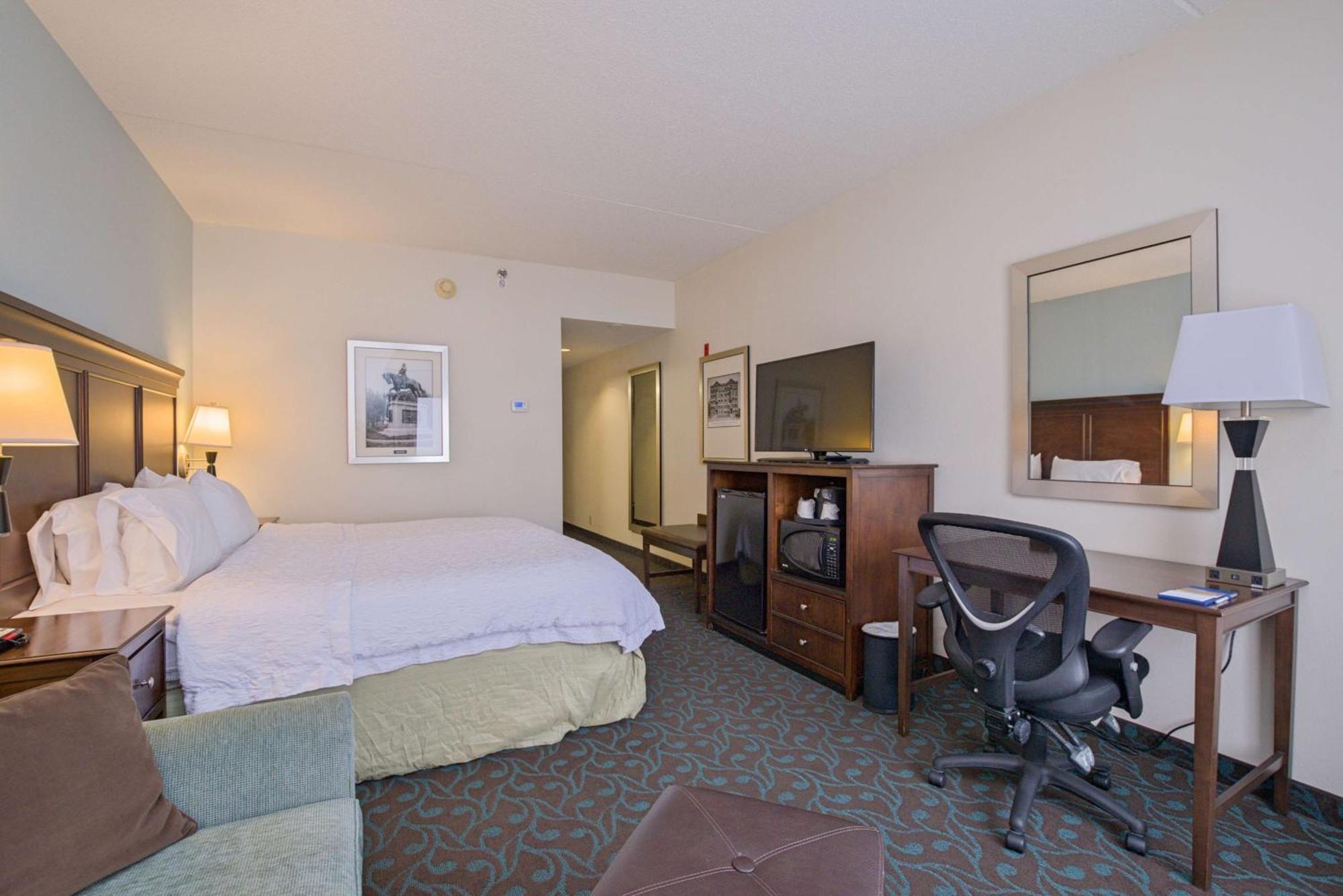 Hampton Inn Portsmouth Central Exterior photo