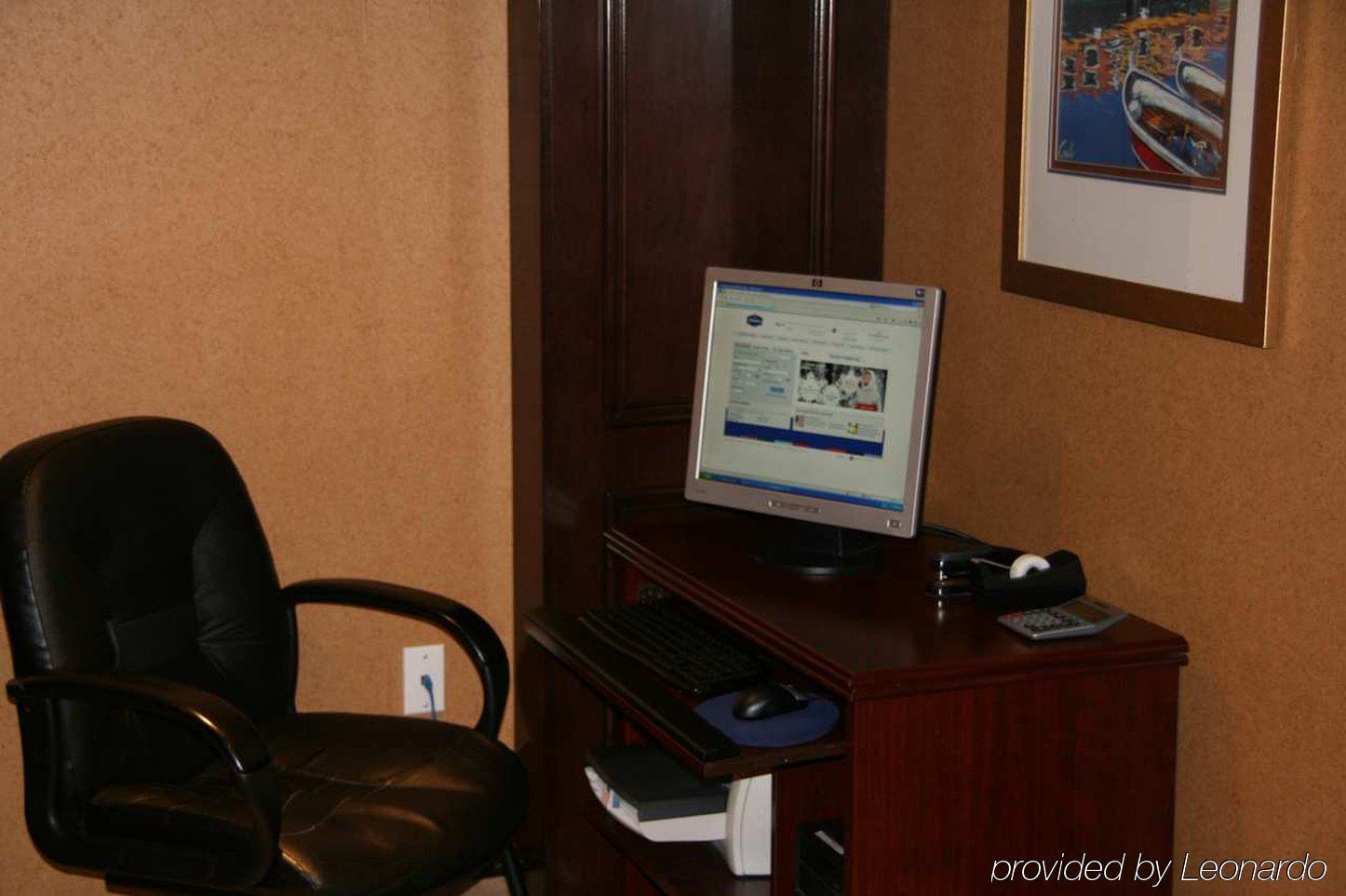 Hampton Inn Portsmouth Central Facilities photo