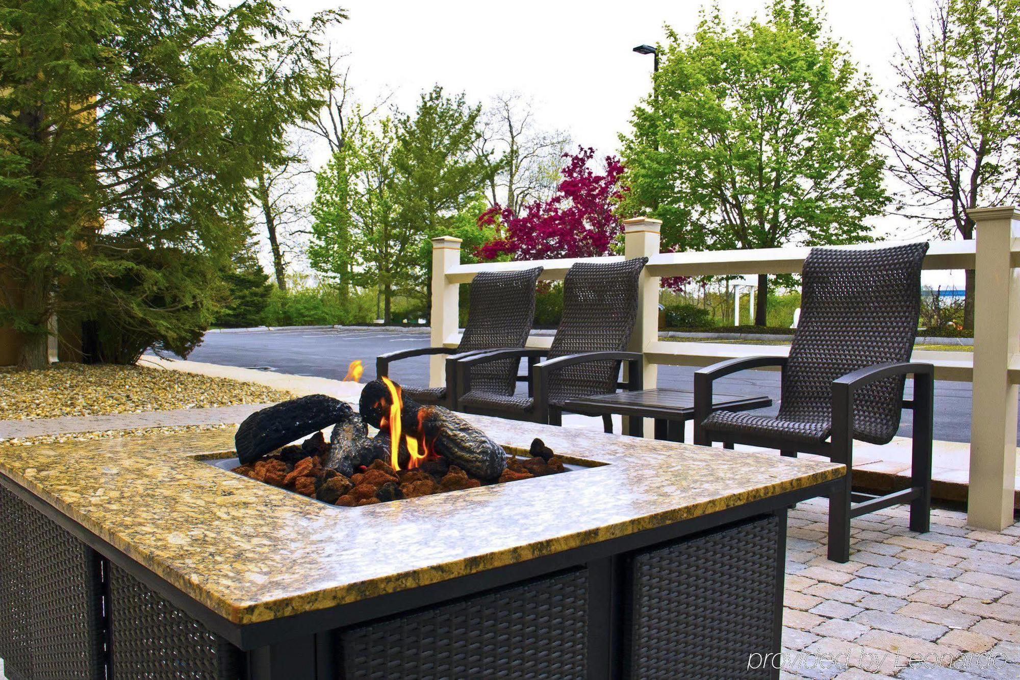 Hampton Inn Portsmouth Central Exterior photo
